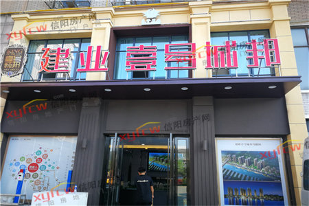 密州东坡小区套三浇筑房有车库76万133m2出售